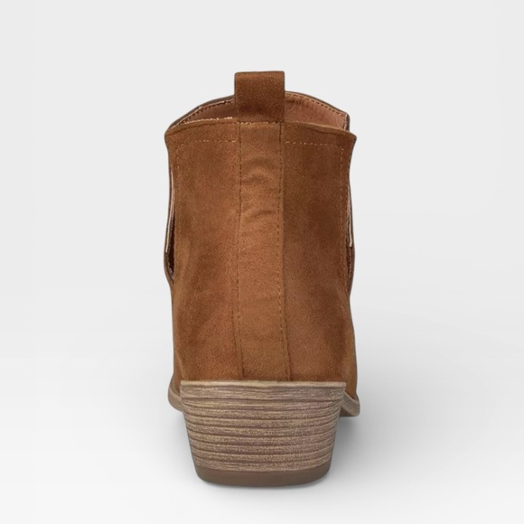 Journee Collection Women's Rimi Notched Ankle Stacked Heel Booties - Picture 2 of 9